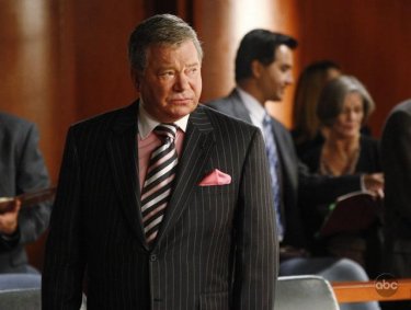 William Shatner in una scena dell'episodio 'True Love' della serie Boston Legal