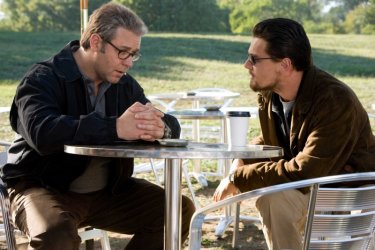 Russell Crowe e Leonardo DiCaprio in una scena del film Nessuna verità