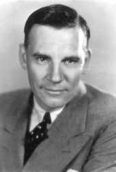 Una foto di Walter Huston