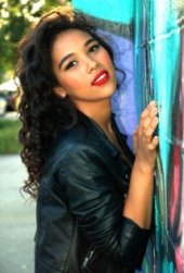 Una foto di Alexandra Shipp