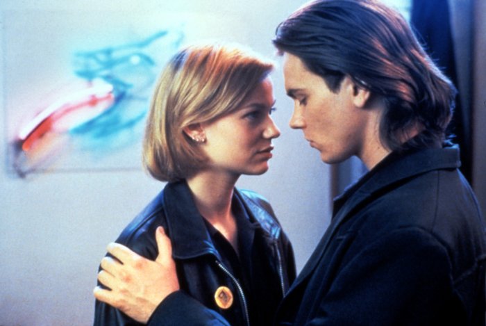 River Phoenix: la fidanzata Samantha Mathis ricorda la notte della sua morte 25 anni dopo