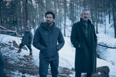 Rocco Schiavone Alberto Lo Porto Marco Giallini Scena Sesta Stagione Serie Tv Rai Due